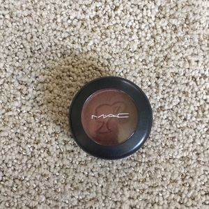MAC beautyburst eyeshadow. Barbie collection.